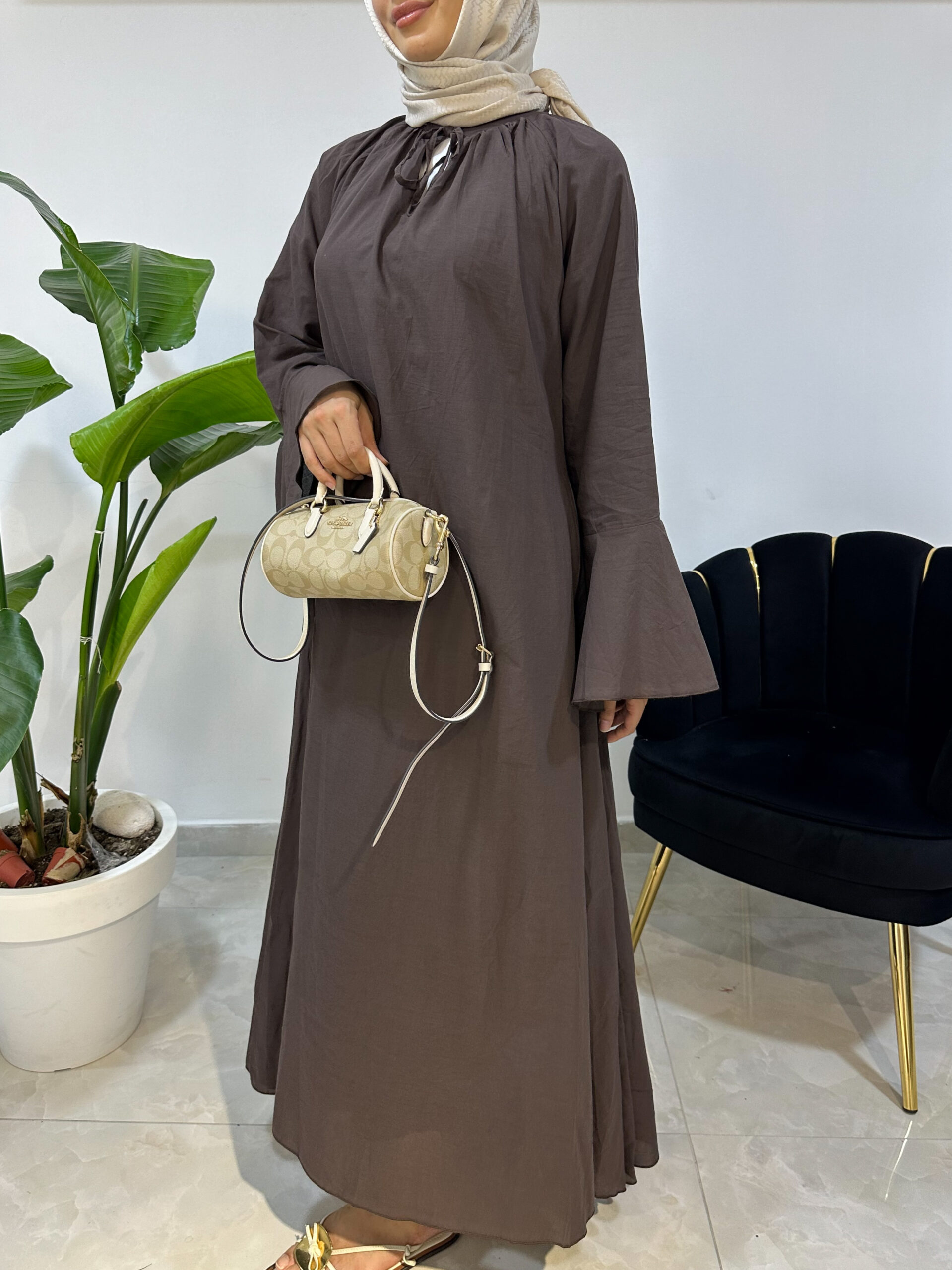 Kleid mit Voile-Ärmeln und Volants – Bild 9