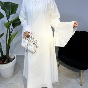 Kleid mit Voile-Ärmeln und Volants