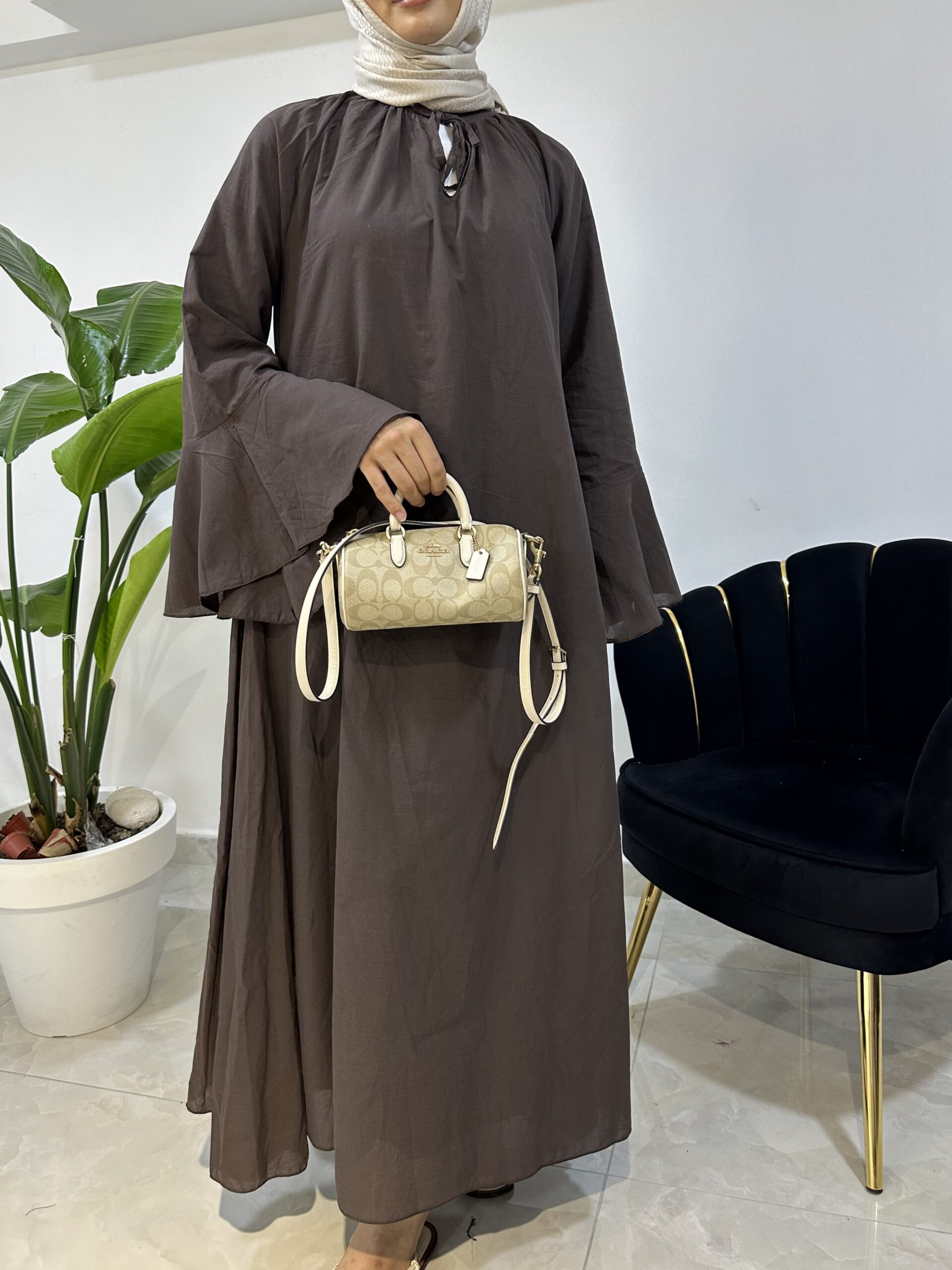 Kleid mit Voile-Ärmeln und Volants – Bild 6